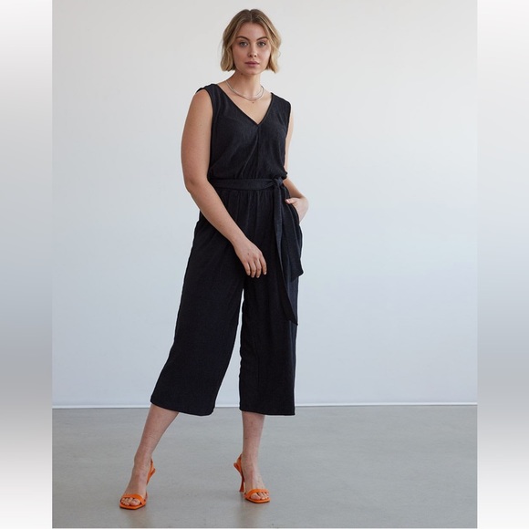 Sleeveless Cropped Jumpsuit - medium - Picture 1 of 6